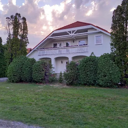 Hevizi Fecskefeszek Guest house Heviz