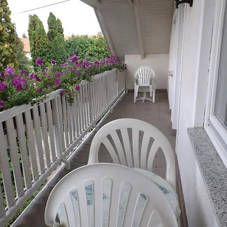Hevizi Fecskefeszek Guest house *