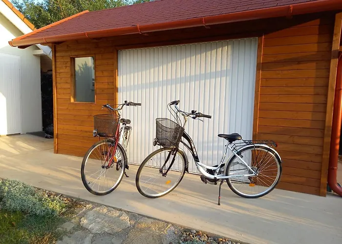 Hevizi Fecskefeszek ゲストハウス 3*