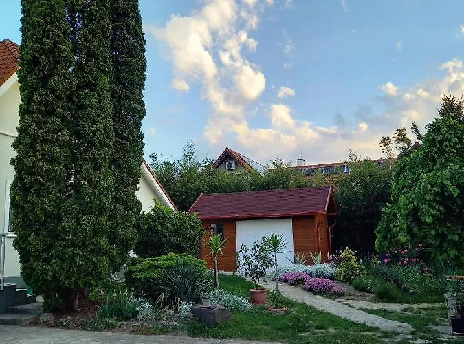 ゲストハウス Hevizi Fecskefeszek ヘーヴィーズ