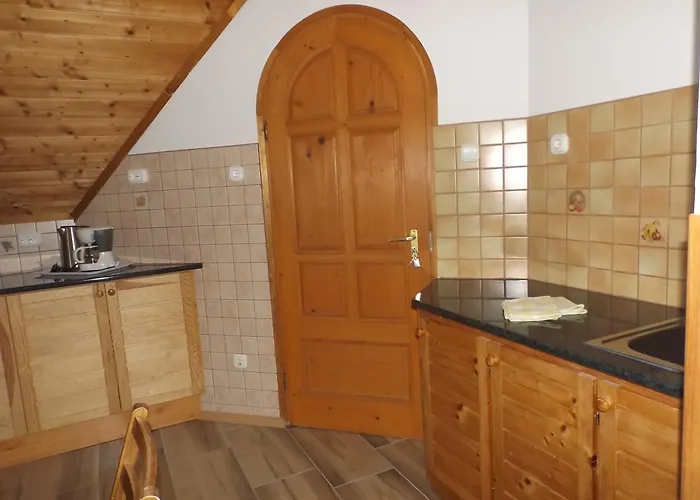 Hevizi Fecskefeszek 3* ヘーヴィーズ